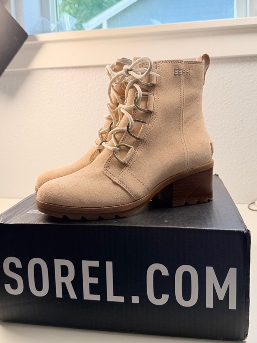 SOREL Cate Lace Waterproof Suede Boots Natural Tan Womens Size 6.5 NIB